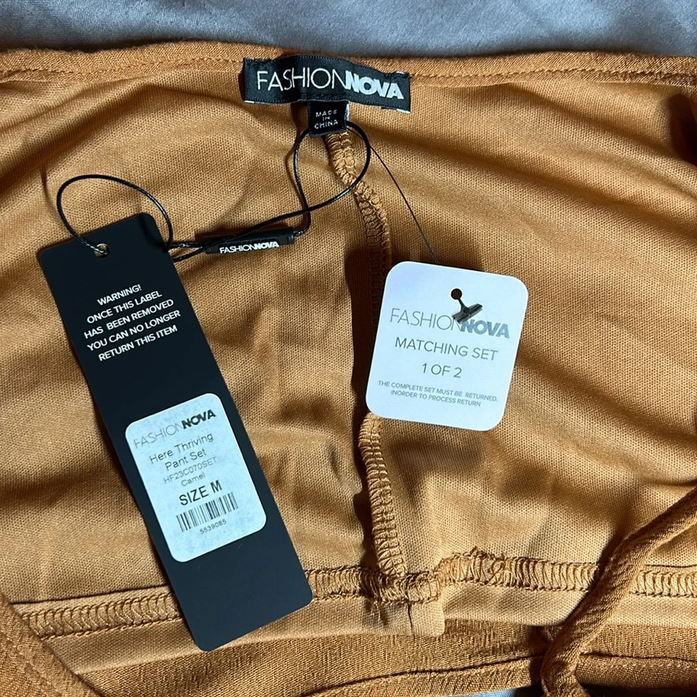 (NWT) Fashion Nova women’s Here Thriving Pant Set. Size Medium. - Picture 7 of 12
